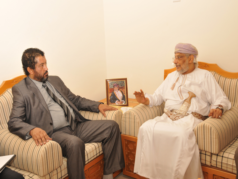 من لقاء رئيس اللجنة بالسفير الليبي