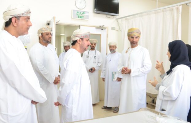 اللجنة العُمانية لحقوق الإنسان تزور المستشفى السلطاني وتتعرف على الخدمات الصحية المُقدمة للمرضى والمراجعين